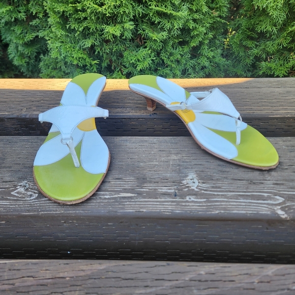Coach Kitten Heel Sandles Size 6 stylish flower design Made in Italy  🇮🇹 - Picture 2 of 6